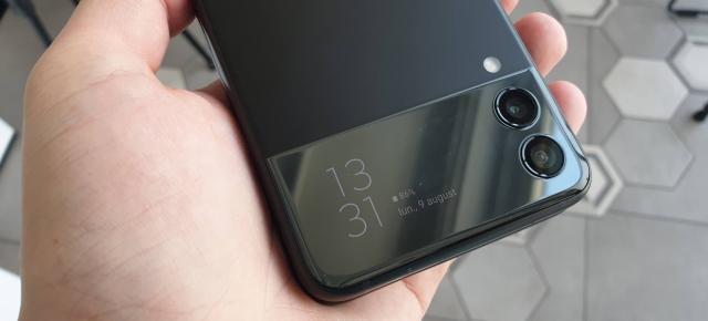 Samsung va aduce un ecran secundar mai mare pe Galaxy Z Flip 4, aparent de peste 2 inch