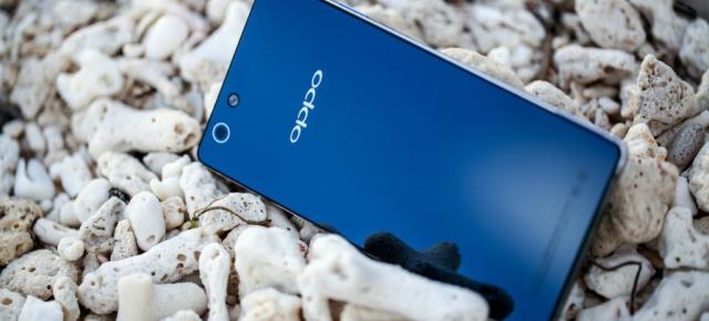 O nouă imagine cu un telefon Oppo arătos Își face apariția; Părea a fi Oppo Find 7, dar este Oppo R829