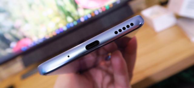 Huawei Nova 9 SE: Conectivitate doar 4G, dar fiabilitatea e OK