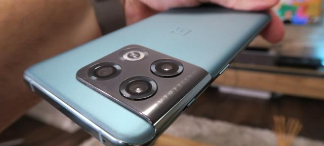 OnePlus 10 Pro primește o actualizare nouă, cu rezolvări de bug-uri la pachet și patch de securitate pe luna mai