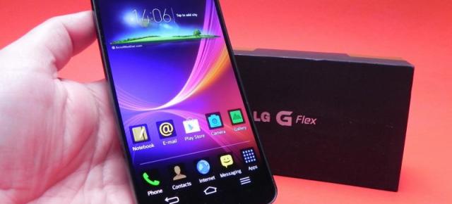 LG G Flex Unboxing: șerpuiește din cutie primul telefon ușor flexibil (Video)