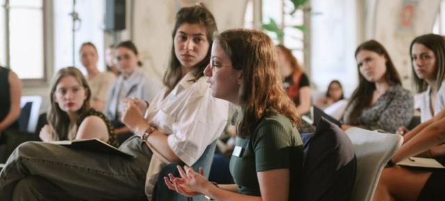 Contribuția femeilor din domeniul tehnologiei este celebrată la Școala de Vară pentru Leadership Feminin în Era Digitală, din Praga