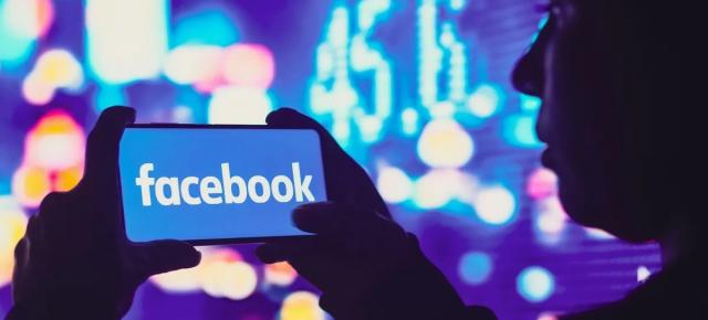 Facebook are un bug major! Feed-ul este asaltat cu postări în numele „vedetelor” urmărite