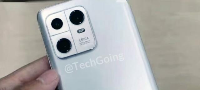 Xiaomi 13 Pro apare într-o fotografie clară; Designul e confirmat, aduce optică LEICA și o cameră cu senzor foto de 1 inch