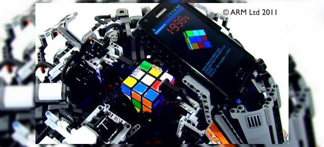 Robotul care rezolva cubul Rubik are un smartphone Samsung la bază, vrea recordul mondial (Video)