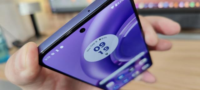 Motorola Edge 30 Neo: Display limpede, plăcut pentru jocuri şi filme