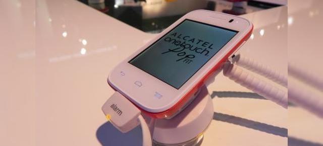 Alcatel One Touch Pop Fit și BOOMBand Life; două device-uri menite să ne mențină În formă (Retro MWC 2014 - Video)