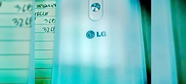 LG G3 apare În prima imagine, păstrează butoanele din spate și vine cu un nou senzor (posibil)