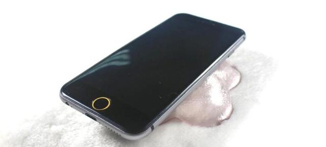 Un nou design curbat de iPhone 6 apare sub forma unei machete