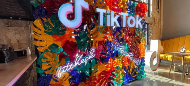 TikTok îţi pune limită de 60 de minute de screen time dacă ai sub 18 ani