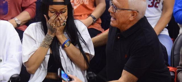 Telefonul stricat de Rihanna devine cel mai scump handset nefuncțional vândut pe eBay la prețul de 66.500 de dolari
