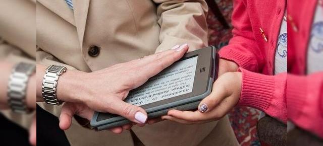 Ambasadorul SUA În Elveția a depus jurământul pe un Kindle