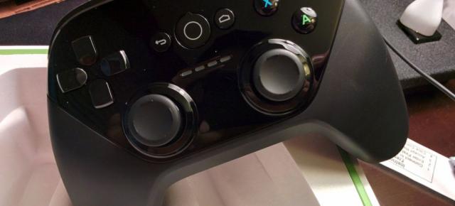 Iată cum arată consola Android TV și joystickul său, Într-un unboxing al unui developer