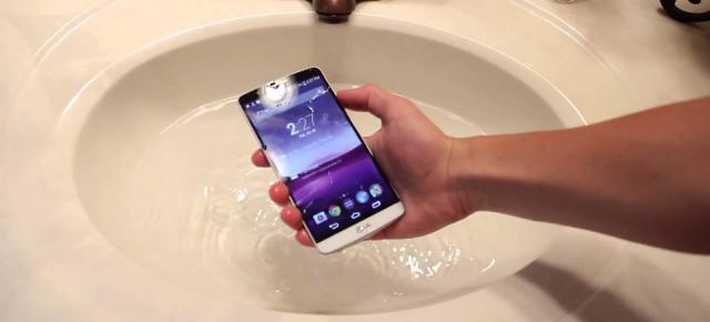 LG G3 este supus unui test extrem de rezistență; acesta supraviețuiește timp de două ore sub apă (Video)