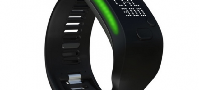 Adidas lansează un nou fitness-tracker numit miCoach Fit Smart; acesta aduce și un senzor cardiac (Video)
