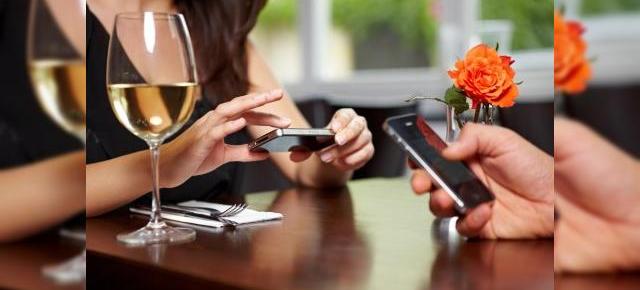 Smartphone-urile sunt principala cauză pentru care timpul petrecut În restaurante crește cu până la 77%