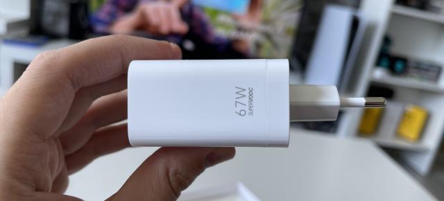 OPPO A98 5G: Baterie excelentă pentru pasionații de filme / seriale și încărcare rapidă care nu te lasă la greu