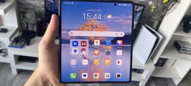 Honor Magic Vs: Display pliabil campion la luminozitate... până mai ieri