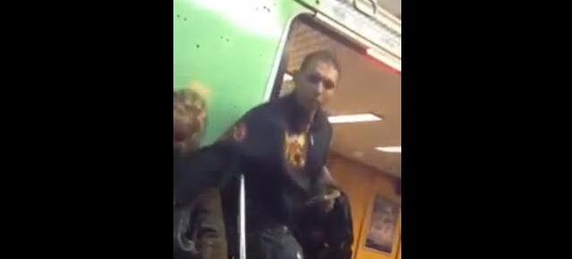 Atenție la furturile de telefoane din metrou, cu hoțul plasat strategic lângă ușă (Video)