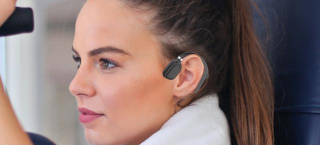 Cauți căști wireless confortabile, accesibile? Modelul MD-04 se amplasează pe urechi, costă 39.6 lei acum pe TomTop, iar livrarea e gratuită