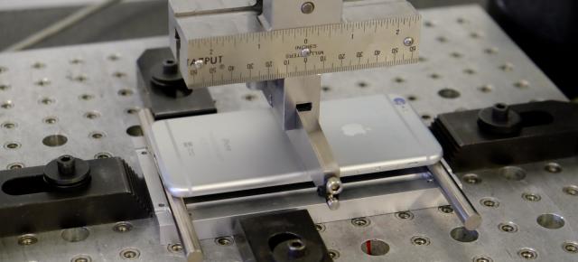 Așa se torturează un iPhone! Iată instrumentele cu care Apple testează rezistenta telefoanelor sale