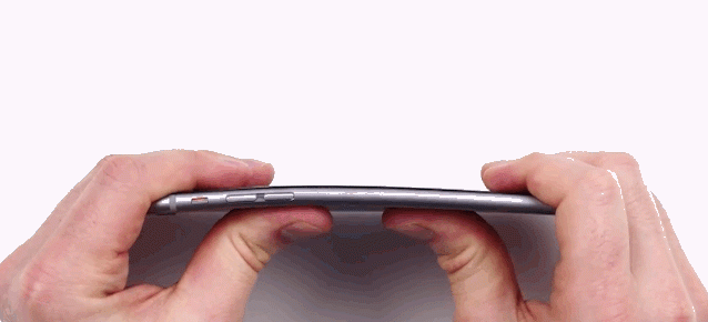 Forbes estimează cât ar putea să Îi coste pe cei de la Apple scandalul Bendgate