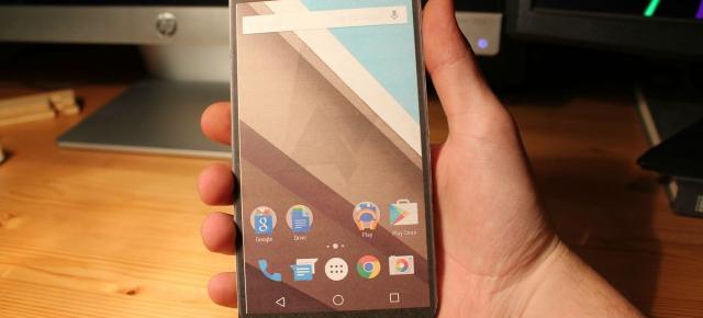 O machetă din lemn a lui Nexus 6 e comparată cu Nexus 4 și Nexus 7