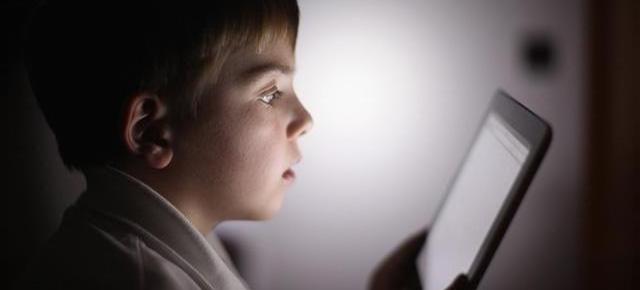 Un nou studiu scoate la iveală faptul că cei mici renunță la TV În favoarea tabletelor