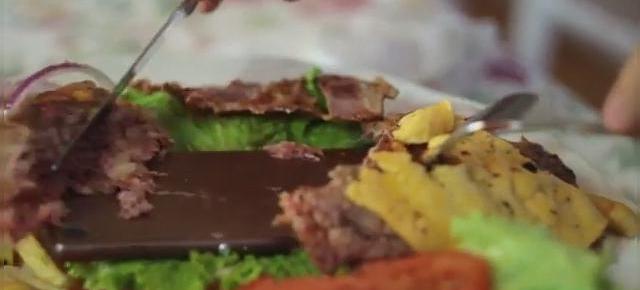 Sony Xperia Z3 este prăjit și inclus Într-un hamburger, continua să funcționeze (Video)