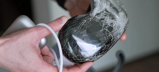 Apple Vision Pro e "luat la şuturi" în acest test de rezistenţă; Cum supravieţuieşte? (Video)