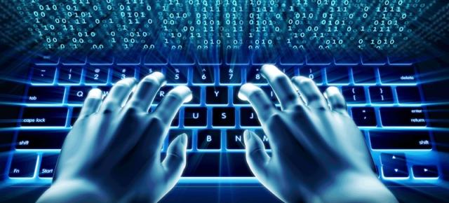 Fraude prin SMS de la curieri sau site-uri de cumpărături; Cum mai sunt păcăliţi românii de hackeri