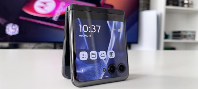 Un nou pliabil Motorola RAZR apare la orizont; Primește certificări, o primă randare ajunge pe web