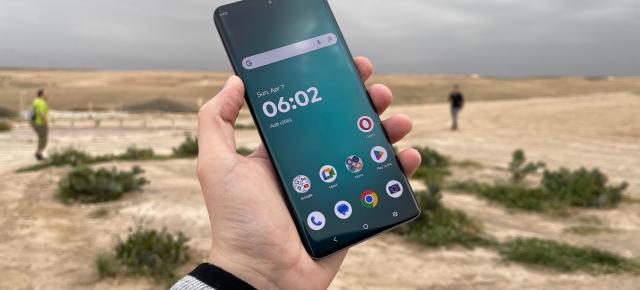 Motorola Edge 50 Pro: Acustică stereo în setup hibrid, pentru sunet echilibrat