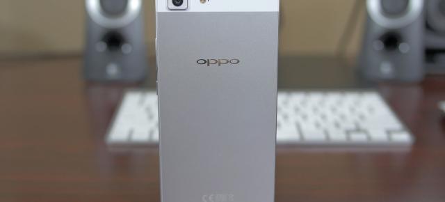 Oppo R5, terminalul cu grosime de doar 4.85 mm scos din cutie de cei de la PhoneDog; iată primele impresii