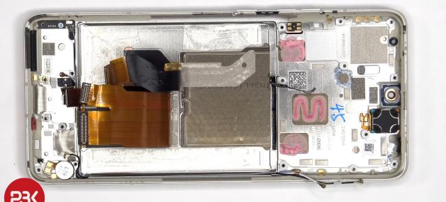 Motorola Edge 50 Pro e disecat în fața camerei; Obține un scor de reparabilitate scăzut