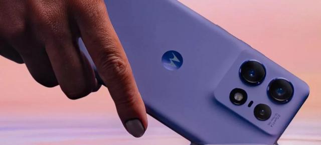 Turul Magazinelor #1417: Vouchere de sute lei la telefon şi TV pentru copii, baterii externe uriaşe, cu display şi boxe