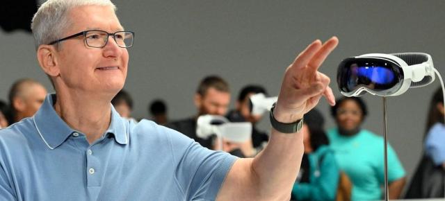 Apple Vision Pro provoacă emoții puternice utilizatorilor, spune Tim Cook