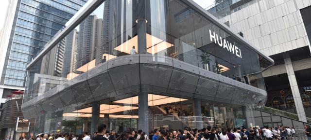 Huawei depășește OPPO și Apple, devenind lider pe piața smartphone din China după o pauză de 3 ani
