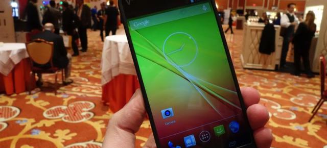 CES 2015: Iată telefonul cu 320 GB de stocare, de la firma Saygus