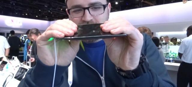 LG G Flex 2 trecut prin testul de Îndoire la CES 2015 (Video)