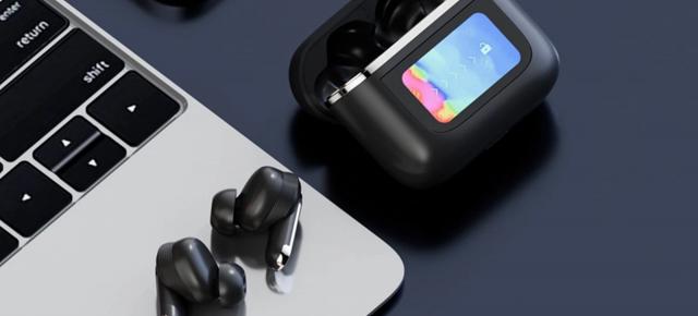 Vrei o pereche de căști wireless diferită? V8 are carcasă de transport/încărcare cu ecran LCD tactil, costă sub 90 de lei
