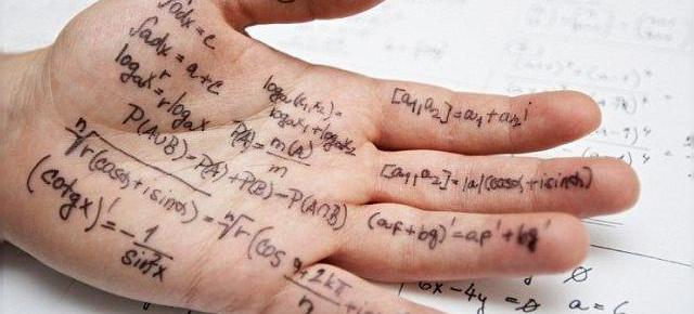 Apple Watch e deja interzis la examene, curând și la volan