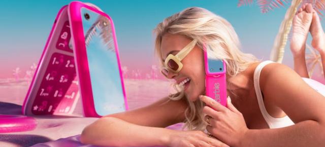 Telefonul Barbie este aici și vine de la HMD; Accesoriul fashion roz care te deconectează de la Instagram