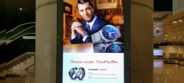 Huawei Watch îşi face apariţia pe panouri promoţionale în Barcelona, un nou smartwatch gata de lansare la MWC 2015
