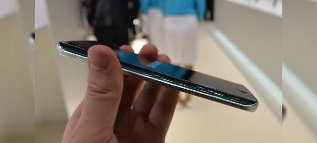 Samsung Galaxy S6 Edge primeşte premiul pentru "cel mai bun terminal nou" la MWC 2015