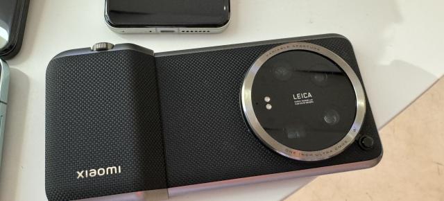 Xiaomi 15 Ultra ar putea arăta astfel; Vedem o schiță a flagship-ului și amplasarea camerelor foto din spate