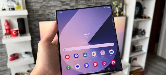 Livrările de smartphone-uri pe trimestrul 3 din 2024: Apple tot mai aproape de Samsung, care rămâne lider (IDC)