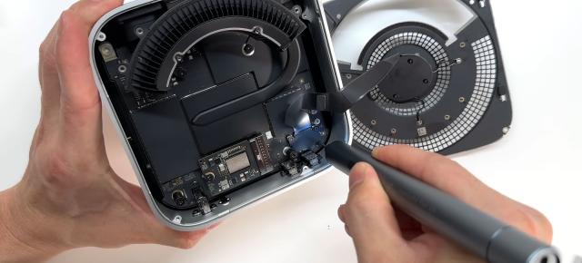 Noul Mac Mini cu procesor M4 a fost disecat în fața camerei; Ce ascunde sub capotă cel mai mic Mac din istorie? (Video)