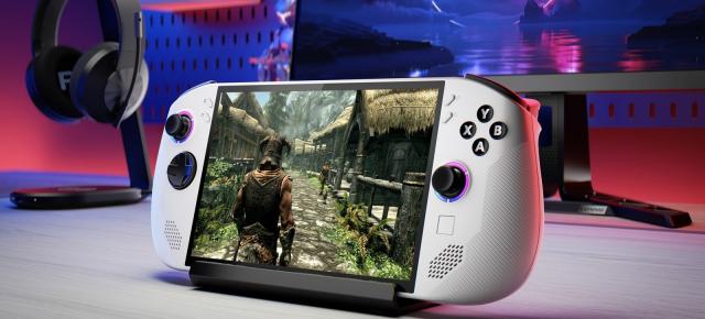 CES 2025: Lenovo Legion Go S anunțată oficial - Consolă de gaming portabilă cu CPU Ryzen Z2 Go, în variantă cu SteamOS sau Windows 11