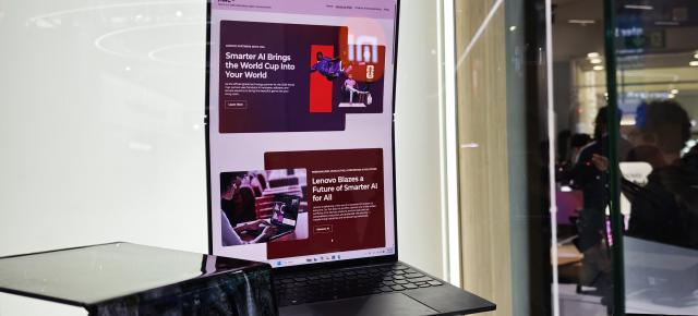 MWC 2025: ThinkBook Flip, laptopul care se transformă pentru orice scenariu de lucru (video)